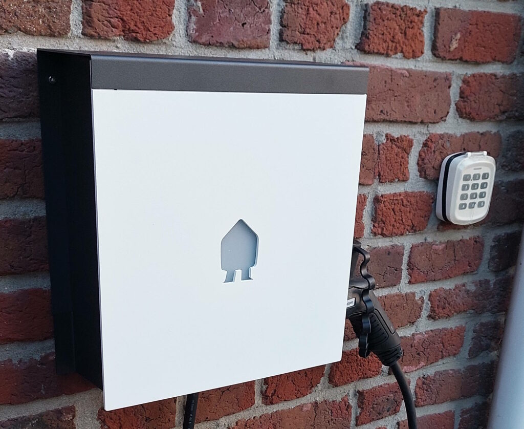 Borne de recharge pour véhicule hybride et électrique - Borne intelligente - Ev wall privé